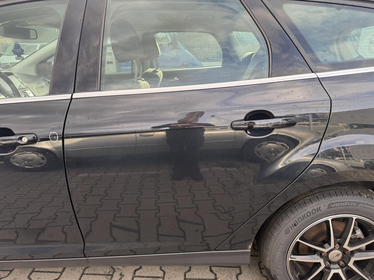 Ford Focus 3 original T&uuml;r hinten links Panther Schwarz Kombi Rohbau Bj.2011